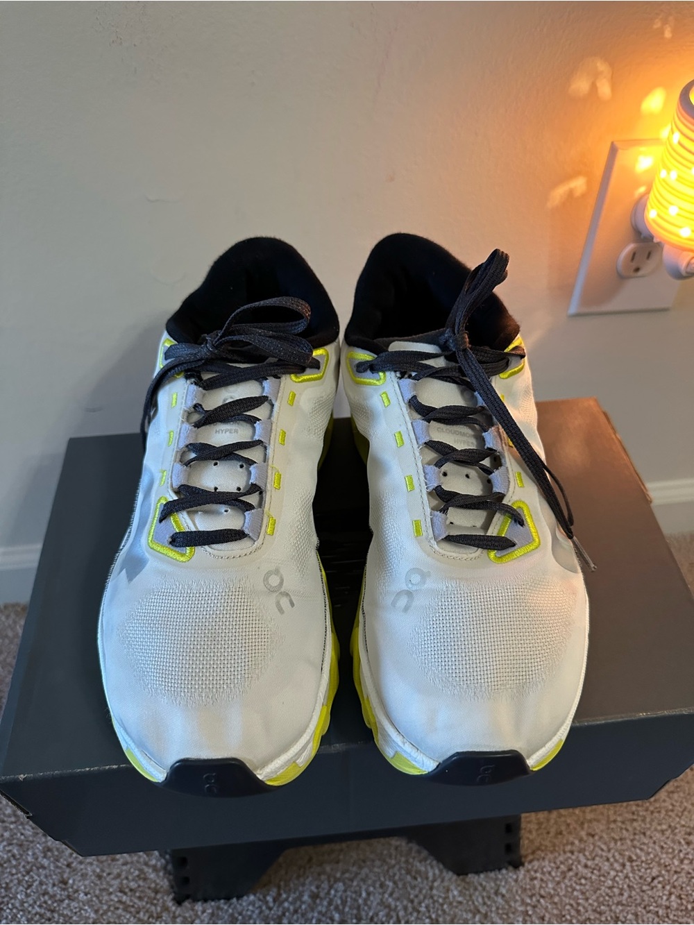 On Cloudmonster Hyper, Women’s White & Neon Yellow Cloud Running Shoes. Size 9 - Picture 5 of 8